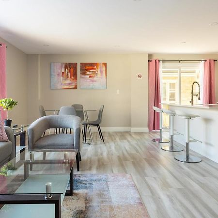 Entire 2 Bedroom Apartment Downtown - U2 キッチナー エクステリア 写真