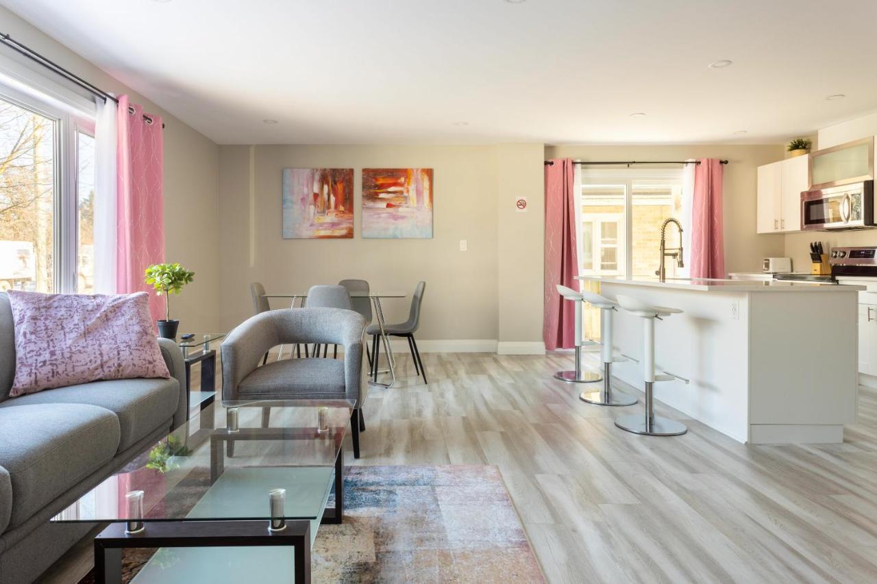 Entire 2 Bedroom Apartment Downtown - U2 キッチナー エクステリア 写真