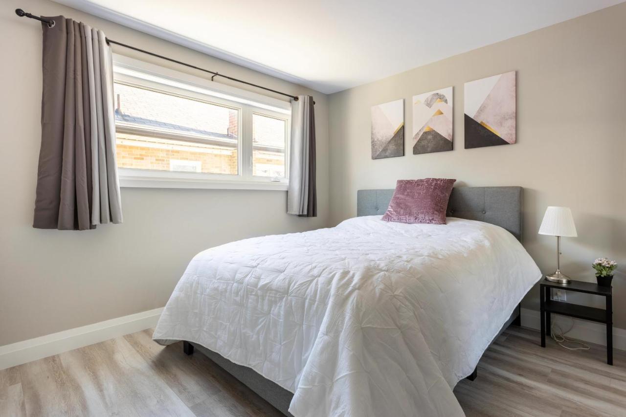 Entire 2 Bedroom Apartment Downtown - U2 キッチナー エクステリア 写真