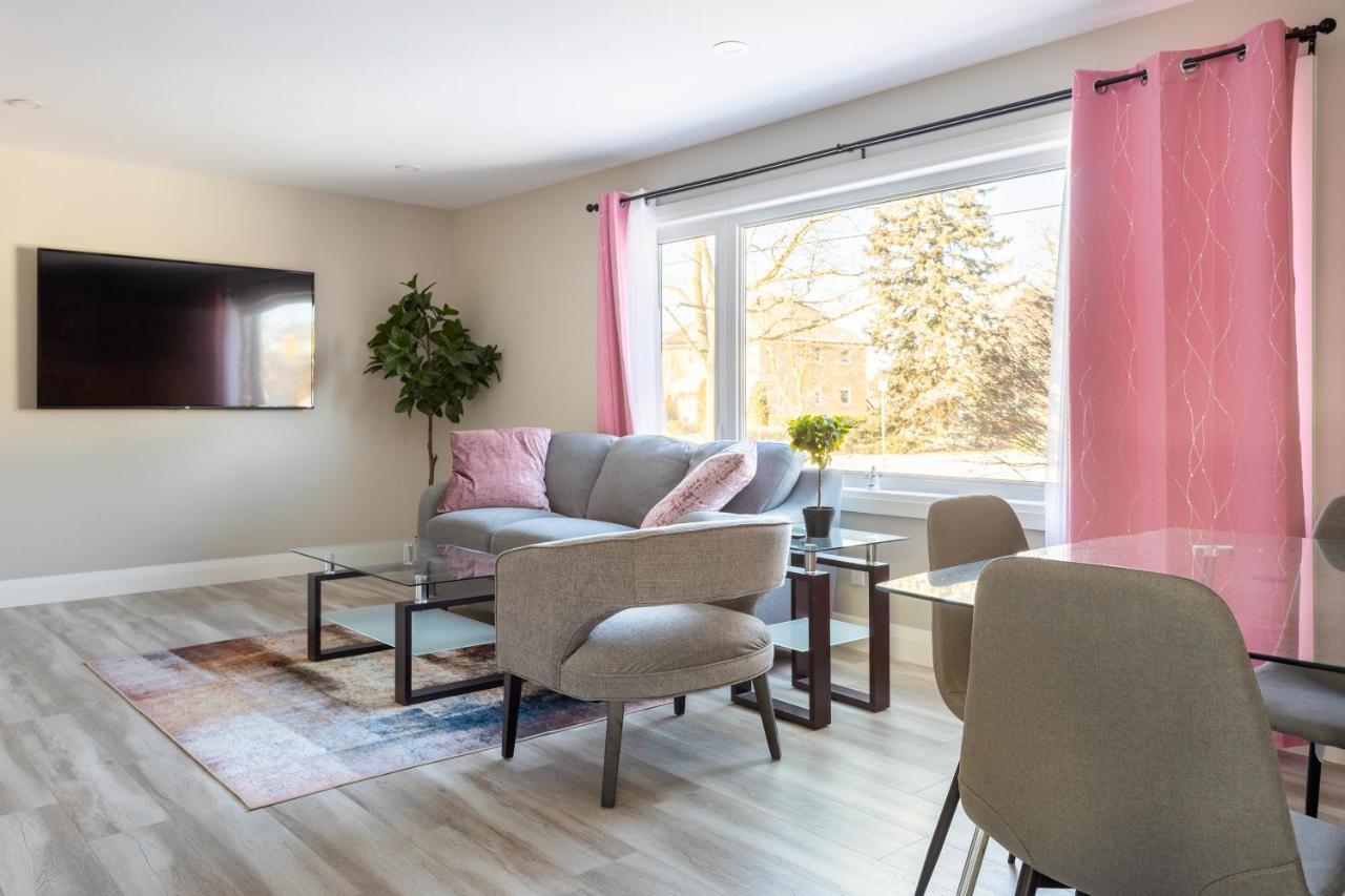 Entire 2 Bedroom Apartment Downtown - U2 キッチナー エクステリア 写真