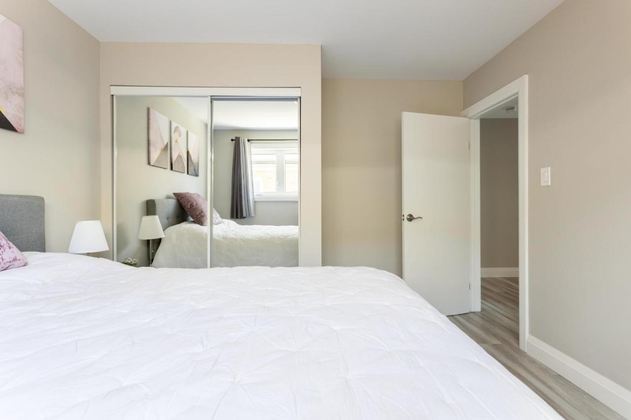 Entire 2 Bedroom Apartment Downtown - U2 キッチナー エクステリア 写真